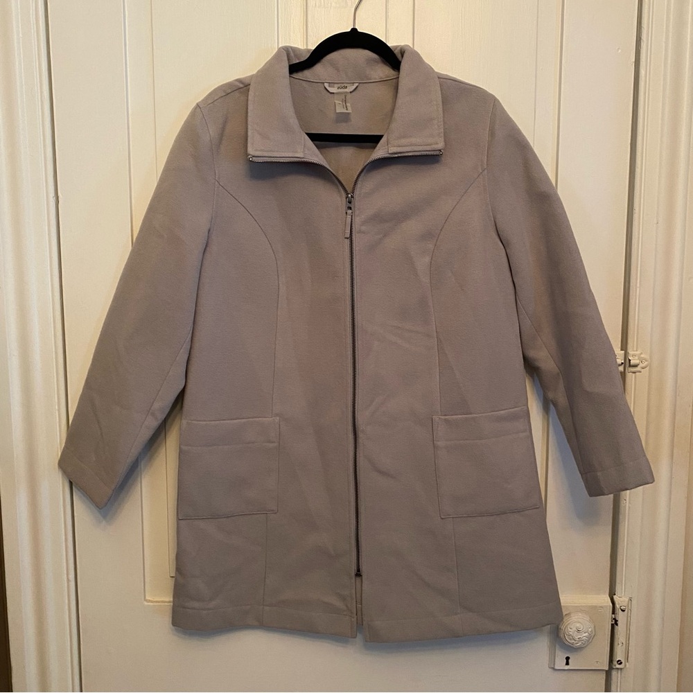 ✨zuda light gray zip up jacket✨